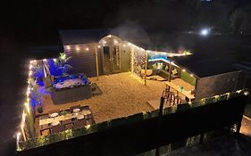 The Lodge At The Outside Inn
